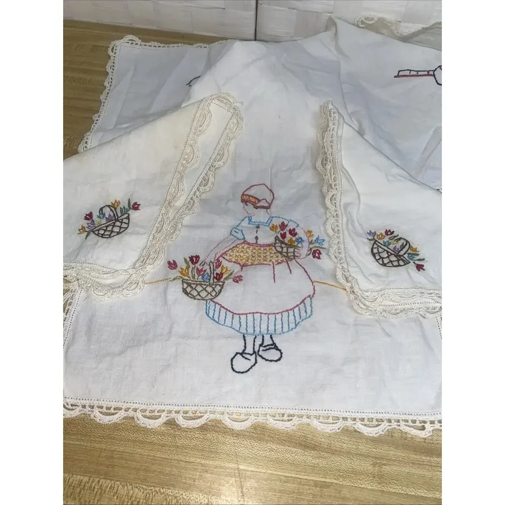 Set Of Hand Embroidered Tablecloth (1) & Napkins (4) Dutch Windmill Crochet Lace